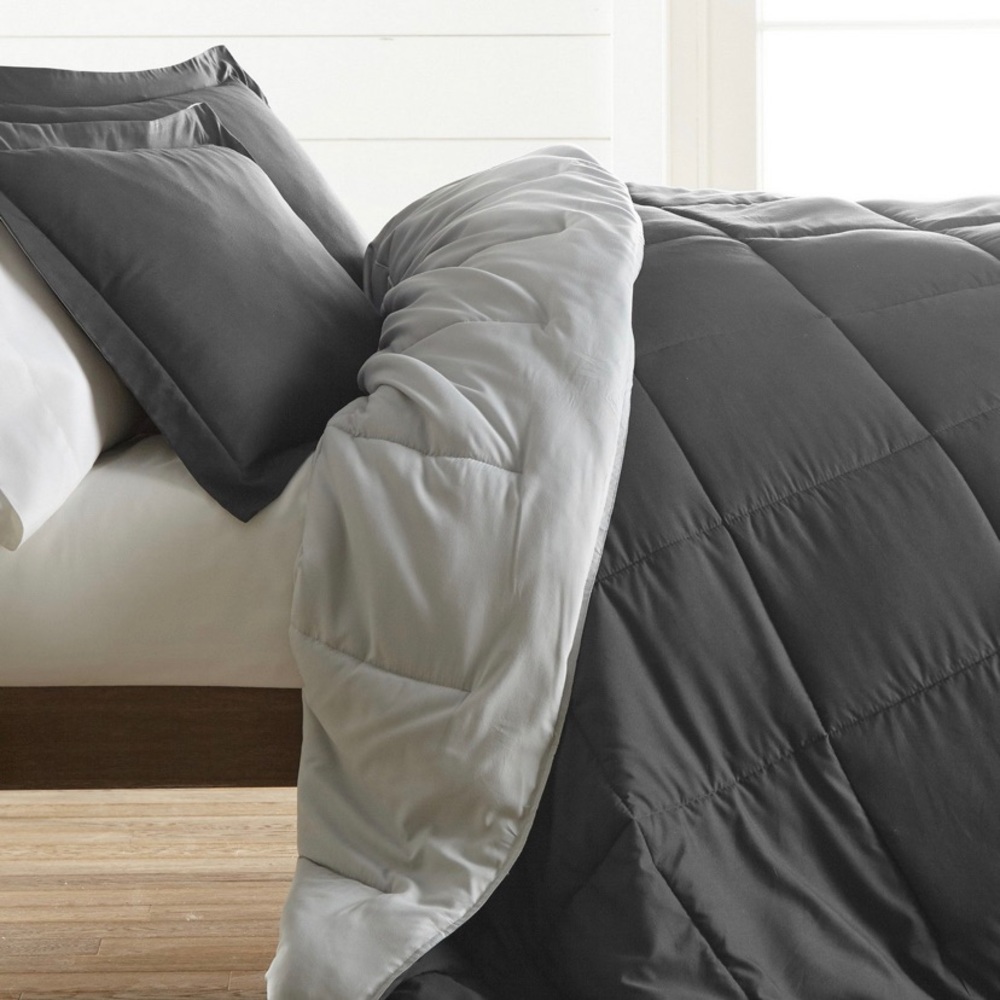 3-piece comforter. Haven’t opened it.